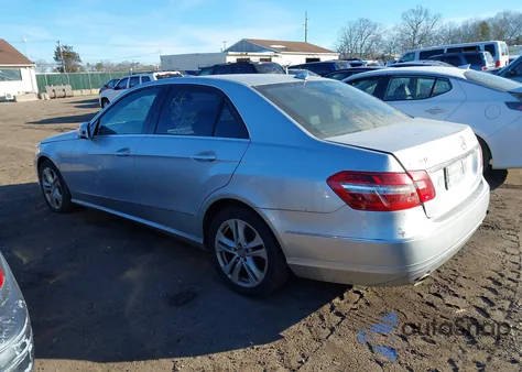 2010 Mercedes-Benz E 350 4Matic z USA, uszkodzony, nr VIN WDDHF8HB6AA145292
